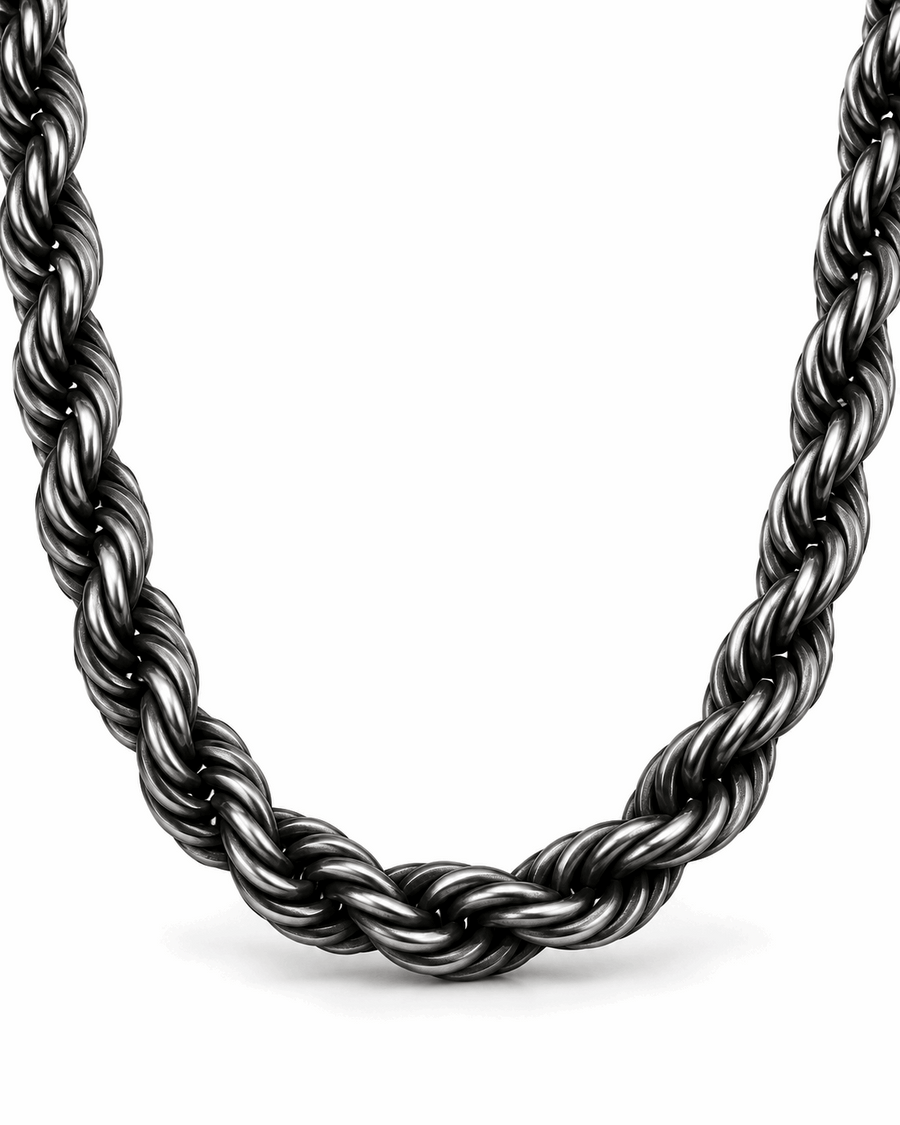 שרשרת CROWN מושחר 5 מ״מ — תקריב מאקרו של מבנה החבל על רקע לבן