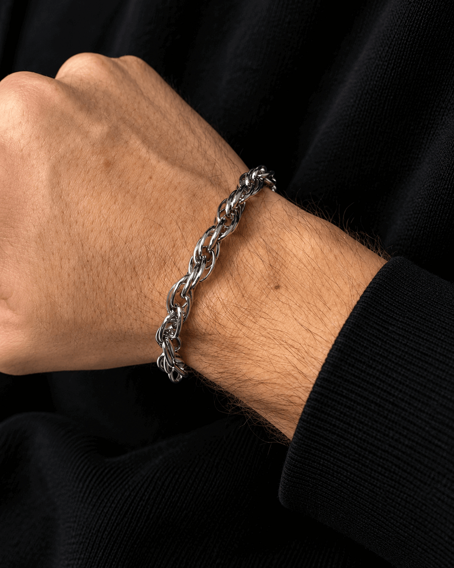 צמיד חבל HELIX בגוון כסף – תקריב על פרק היד