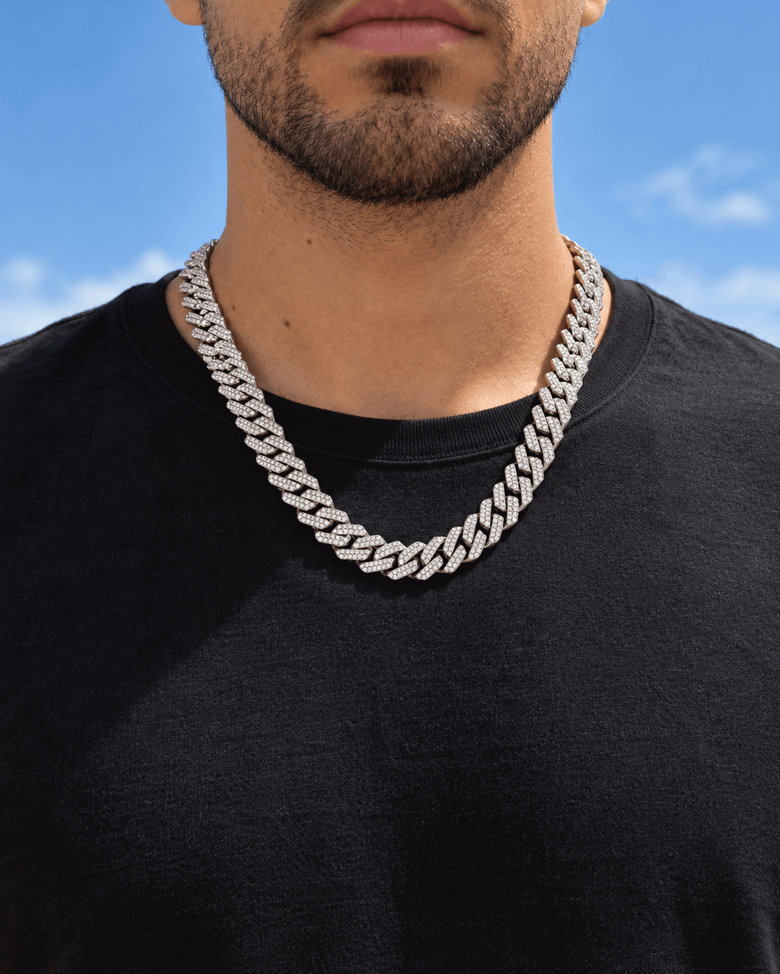 שרשרת ICE כסף על רקע שמיים