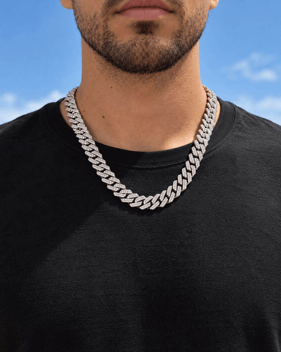 שרשרת ICE כסף על רקע שמיים